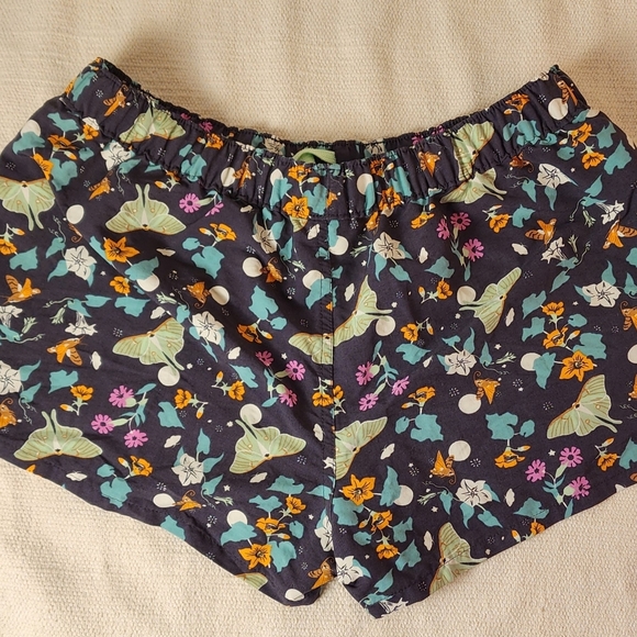 Patagonia Women's Barely Baggies Shorts in the Night Pollinator Moth Floral Med - Picture 6 of 9